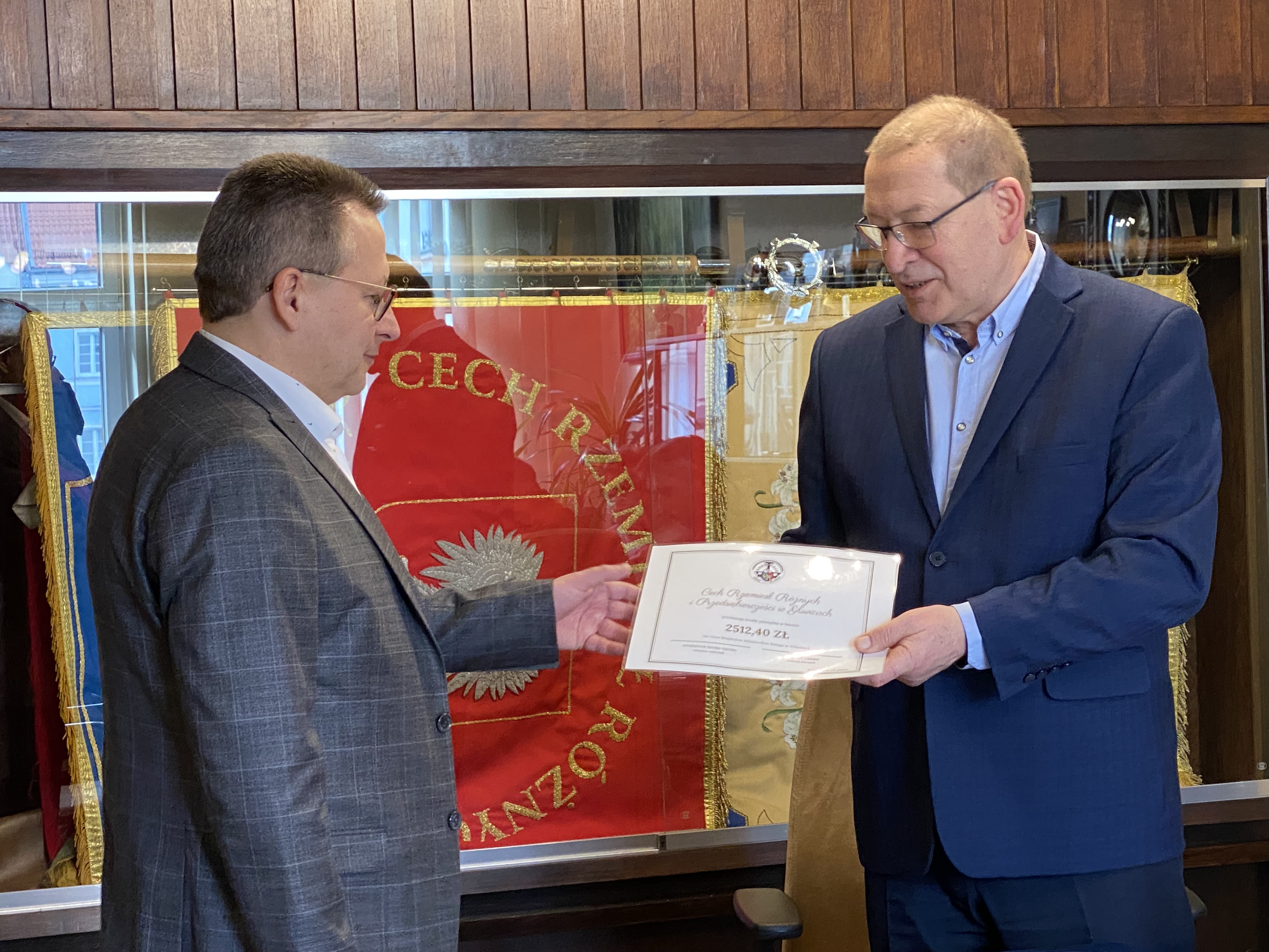 Przekazanie zebranych pieniędzy dla Gliwickiego Hospicjum Miłosierdzia Bożego
